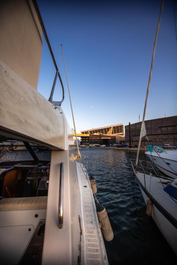 Magno II Boat Hotel Sant Adria de Besos Exterior foto